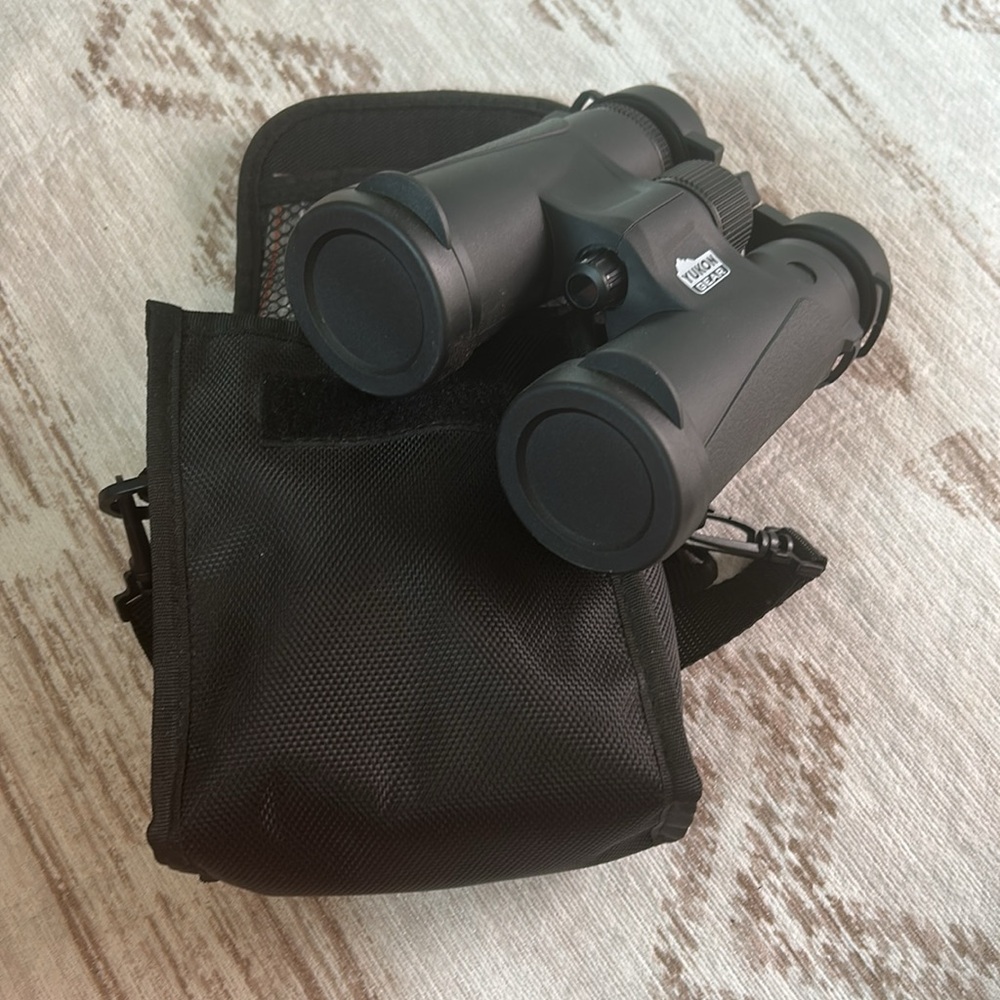 NEW Binoculars Yukon Gear far radius